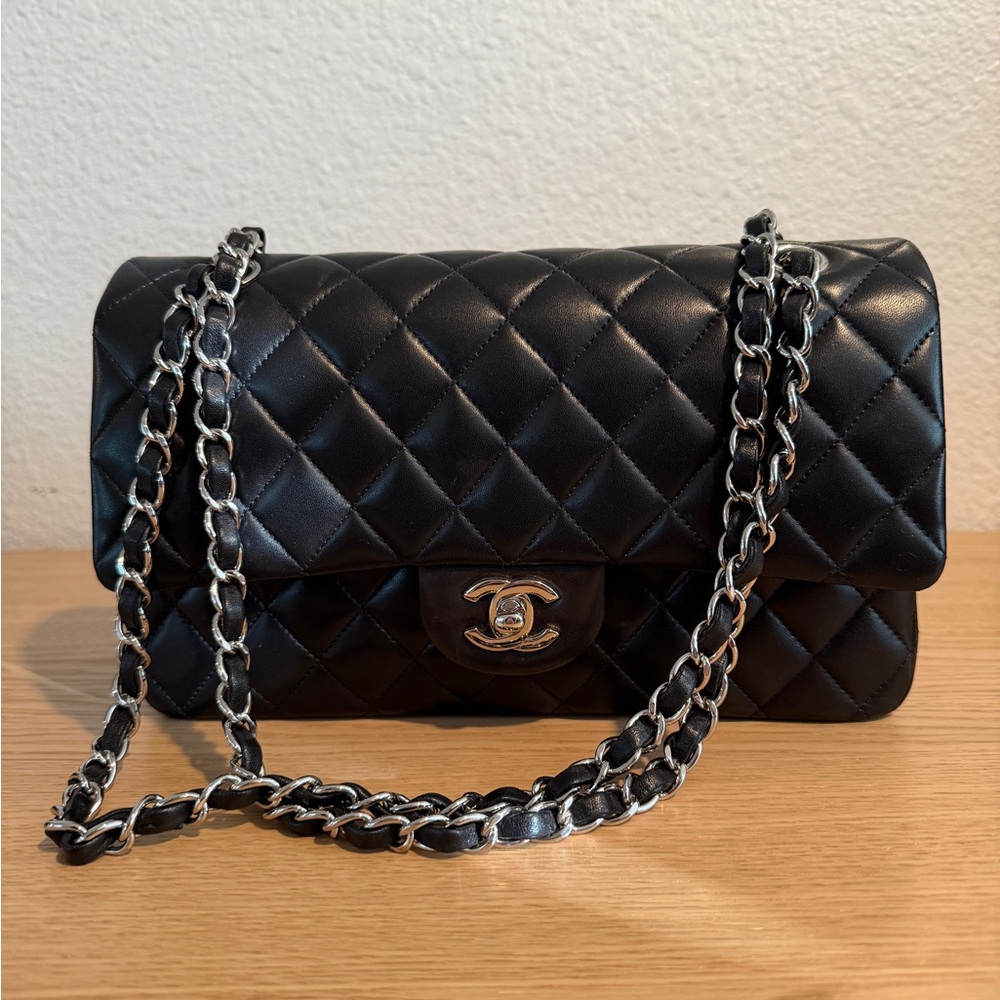 Chanel Black Medium Classic Flap Quilted Leather Chain Bag